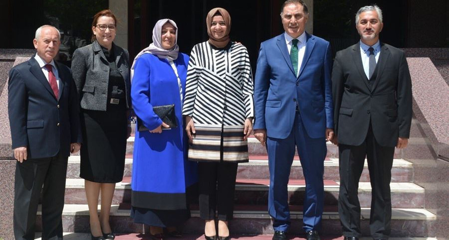 "Bakanlığımızın gerçekleştirdiği 'Boşanma Süreci Danışmanlığı'nın daha yoğun şekilde kullanımını sağlayacak yasal bir düzenleme yapacağız"