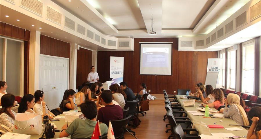 Aydın'da Aile Eğitim Programı Eğitici Eğitimi düzenlendi.