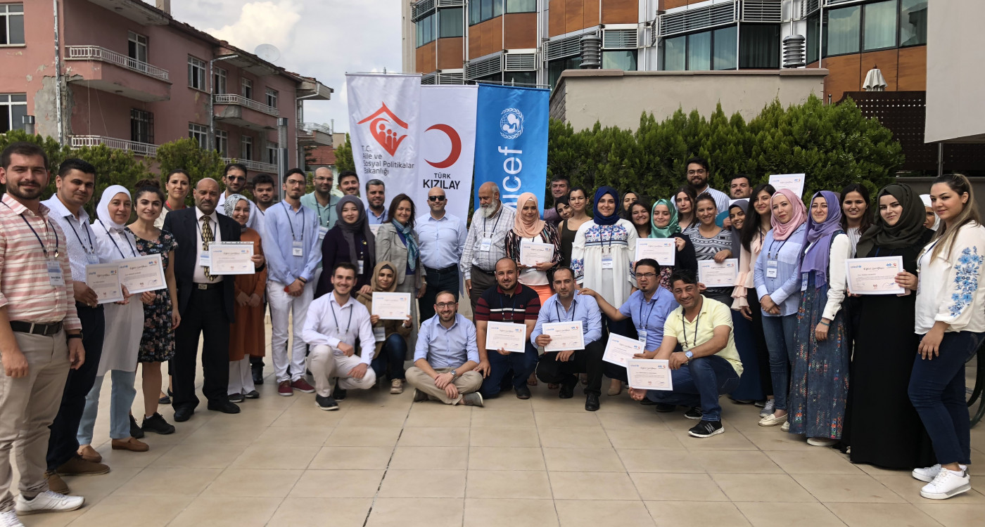 Türk Kızılayı çalışan ve gönüllülerine yönelik Aile Eğitim Programı (AEP) Eğitici Eğitimi düzenlendi