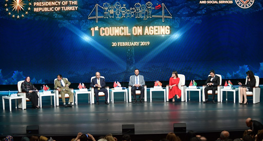 Liderler zirvesi Aile, Çalışma ve Sosyal Hizmetler Bakanı Zehra Zümrüt Selçuk moderatörlüğünde yapıldı.