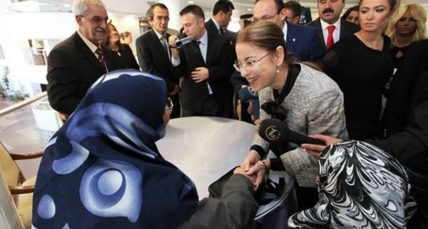 Bakan İslam 1 Ekim Dünya Yaşlılar Gününde yaşlılarla buluştu