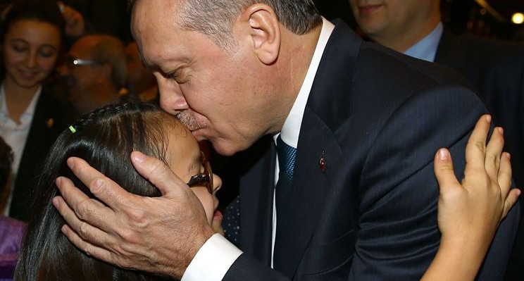 Cumhurbaşkanı Erdoğan, engellilerle resepsiyonda buluştu