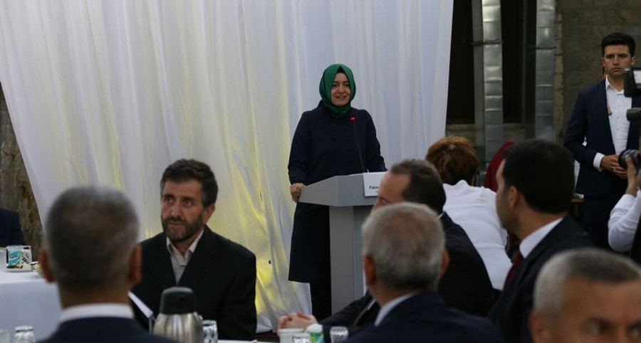 "Hükümetlerimiz döneminde devrim niteliğinde başlattığımız evde bakım uygulamasıyla bugün, 156 bin 234 yaşlımıza evde bakım desteği sağlıyoruz”