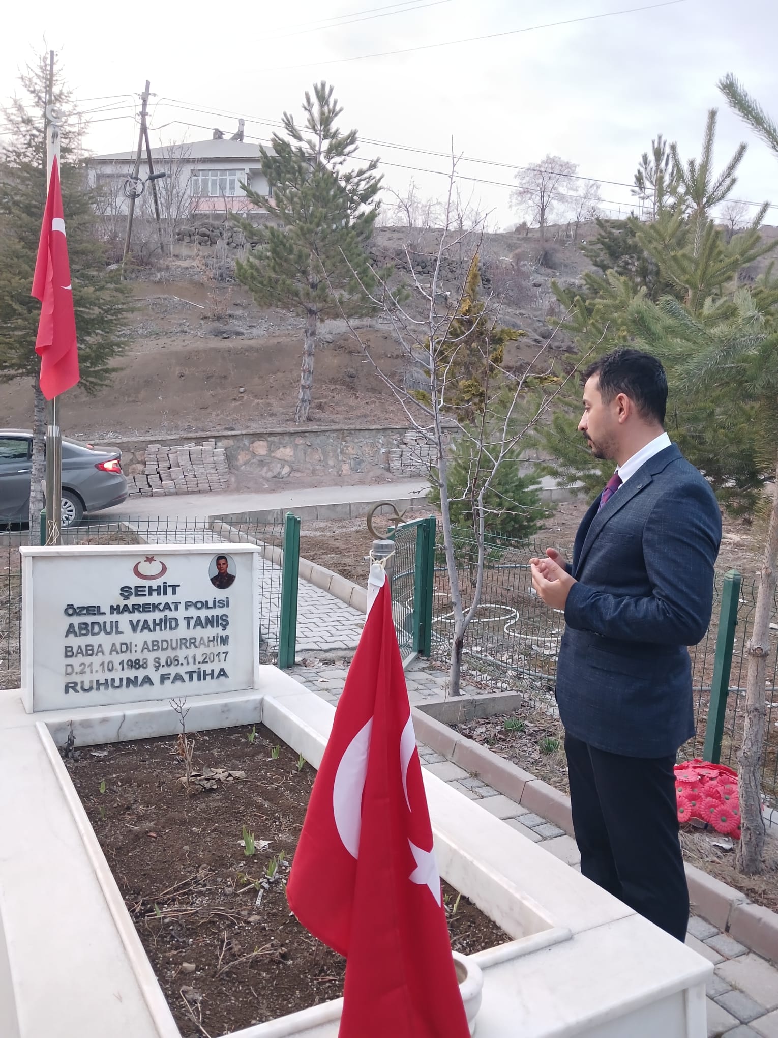 Şehidimiz Abdul Vahid Tanış’ın Kabrini Ziyaret ve Ailesiyle İftar!