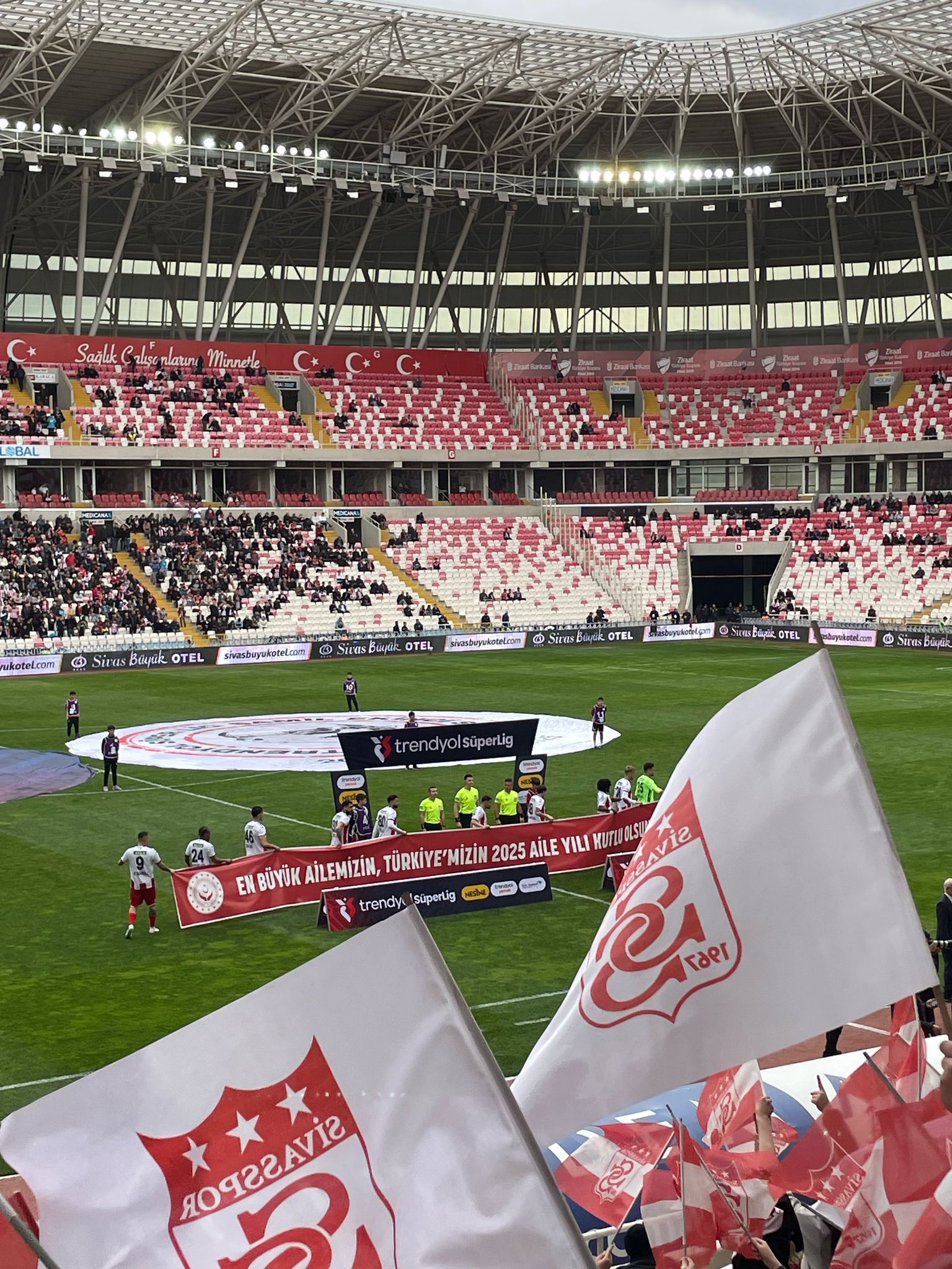 “En Büyük Ailemizin, Türkiye’mizin 2025 #AileYılı kutlu olsun.”