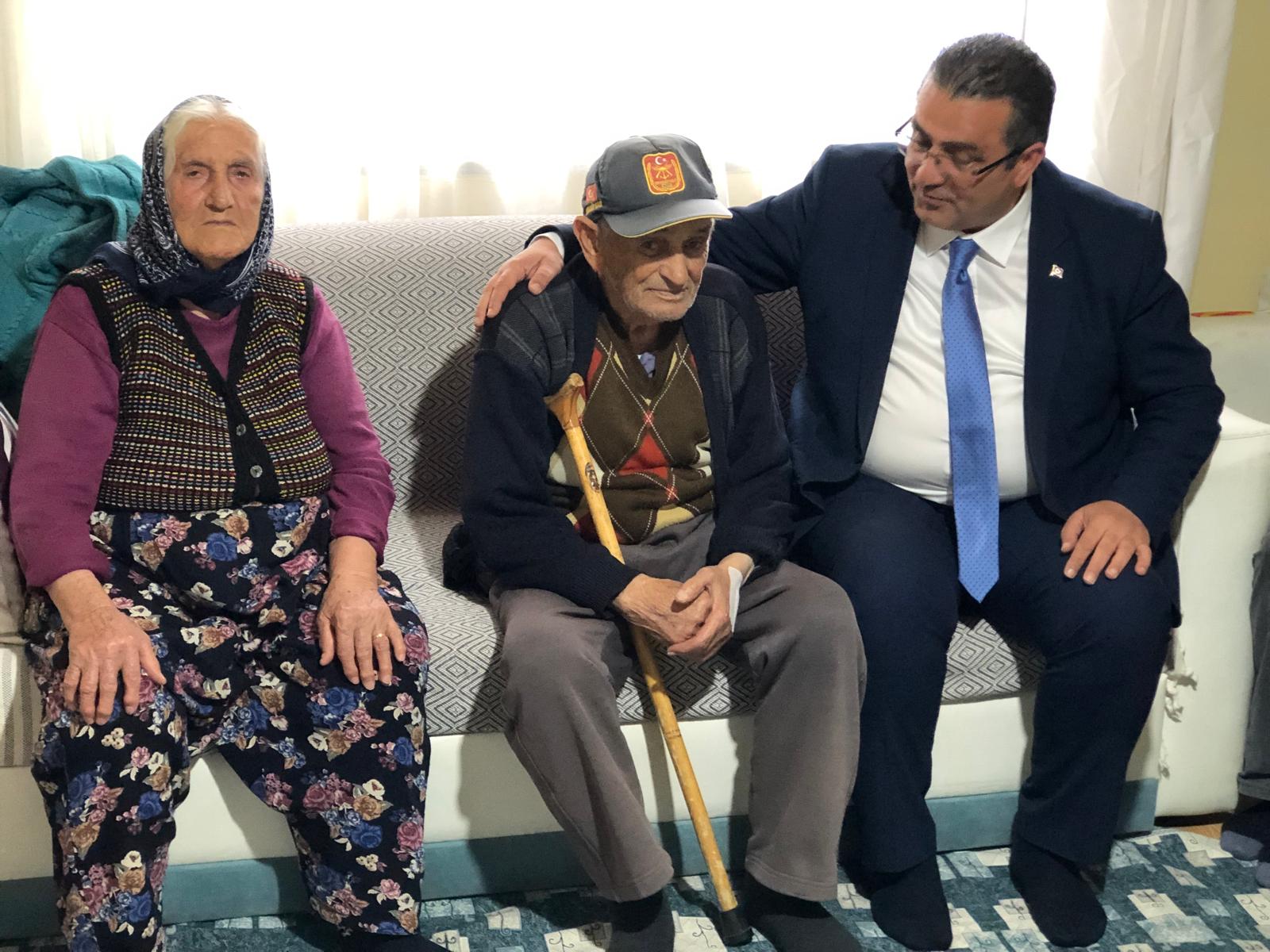 Kahraman Kore Gazimiz Halil KANAR amcamızı hanesinde ziyaret ederek,elini öpüp hayır duasını aldık.