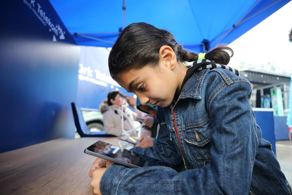 Aile ve Sosyal Hizmetler Bakanlığı dijital ortamda 2 bin 545 zararlı içeriğe müdahale etti