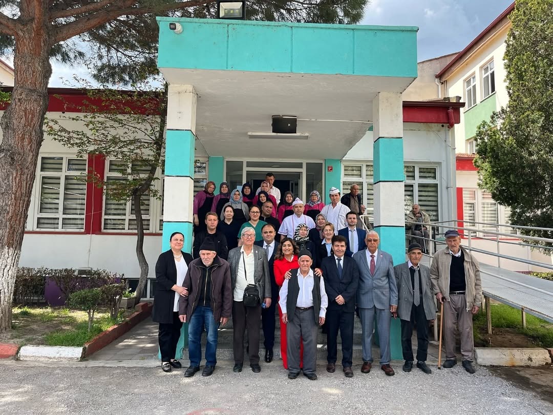 İl Müdürümüz Emine BÖÇKÜN Ramazan Bayramı dolayısıyla Balıkesir Huzurevine Ziyaret Gerçekleştirdi.