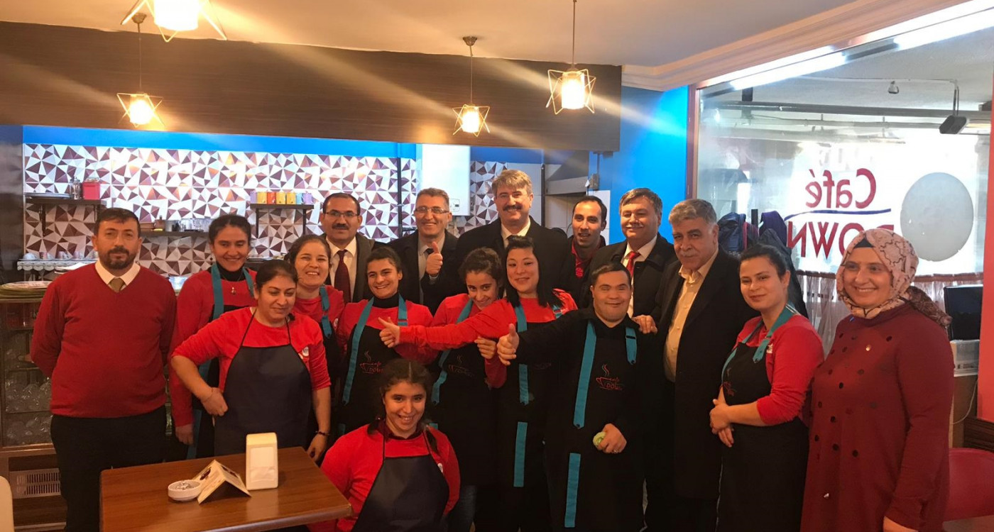 EYHGM Uzm. Dr. Orhan KOÇ Cafe Down’da Engelli Gençlerle Buluştu
