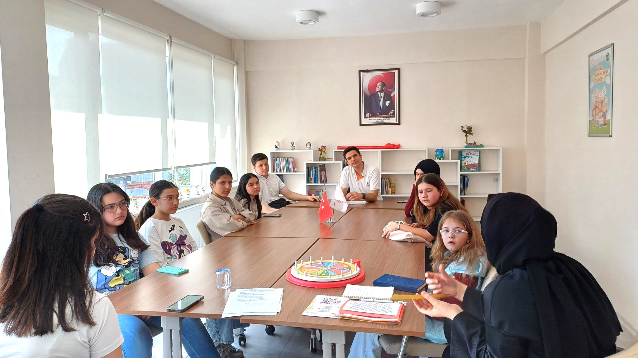 Özne Çocuk Yaşam Merkezi'nde, Çocuk Hakları Komitesi'nin Nisan ayı olağan toplantısı gerçekleştirilmiştir