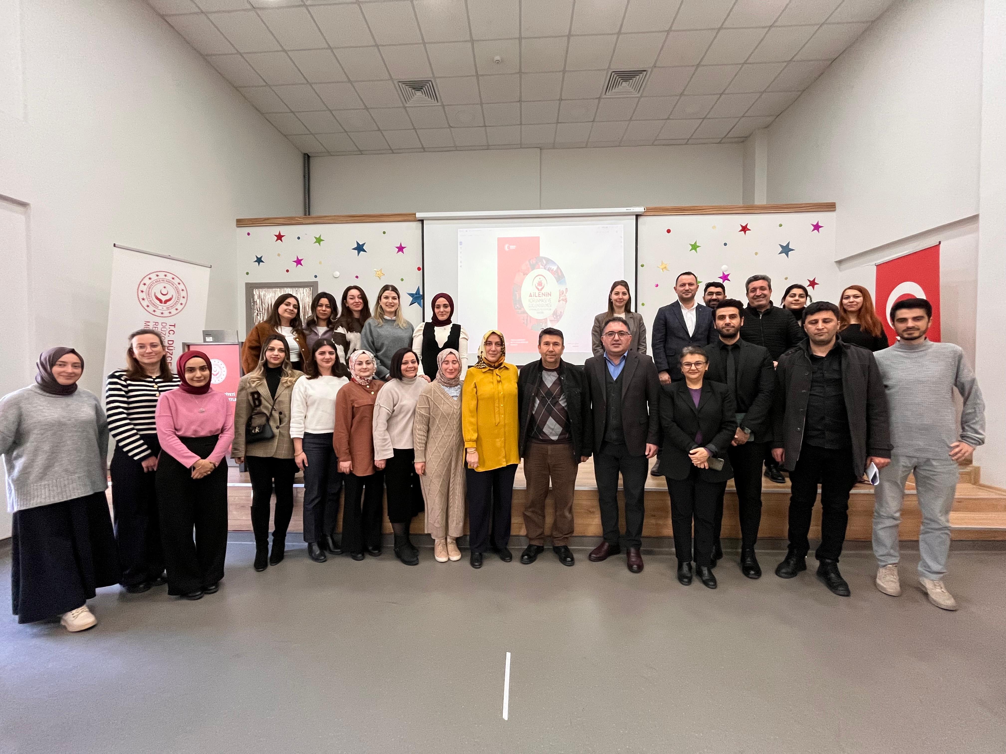 Aile Yılı Münasebetiyle Kuruluş Amirleri ve Meslek Elemanlarının Katılımıyla Aile Çalıştayı Düzenlendi.