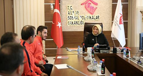 Bakan Gürcan Avrupa Halter Şampiyonu Aydın'ı kabul etti