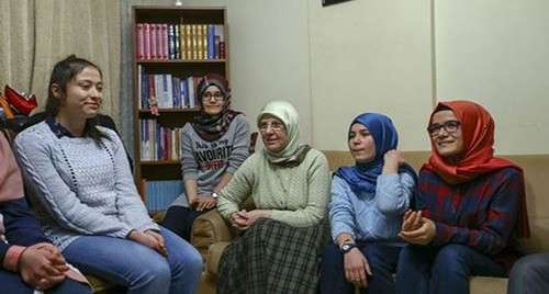 Bakan Ramazanoğlu "Sevgi Evleri"ni ziyaret etti