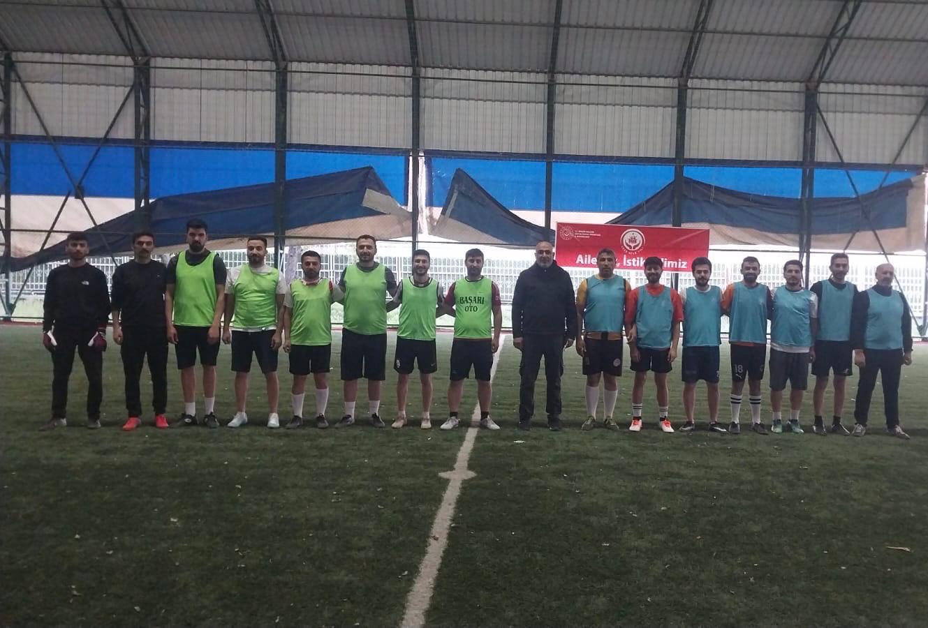 “2025 Aile Yılı”etkinlikleri çerçevesinde,kurum içi dayanışmayı pekiştirmek,ekip ruhunu canlı tutmak amacıyla pers. arasında keyifli bir futbol turnuvası başlatıldı.