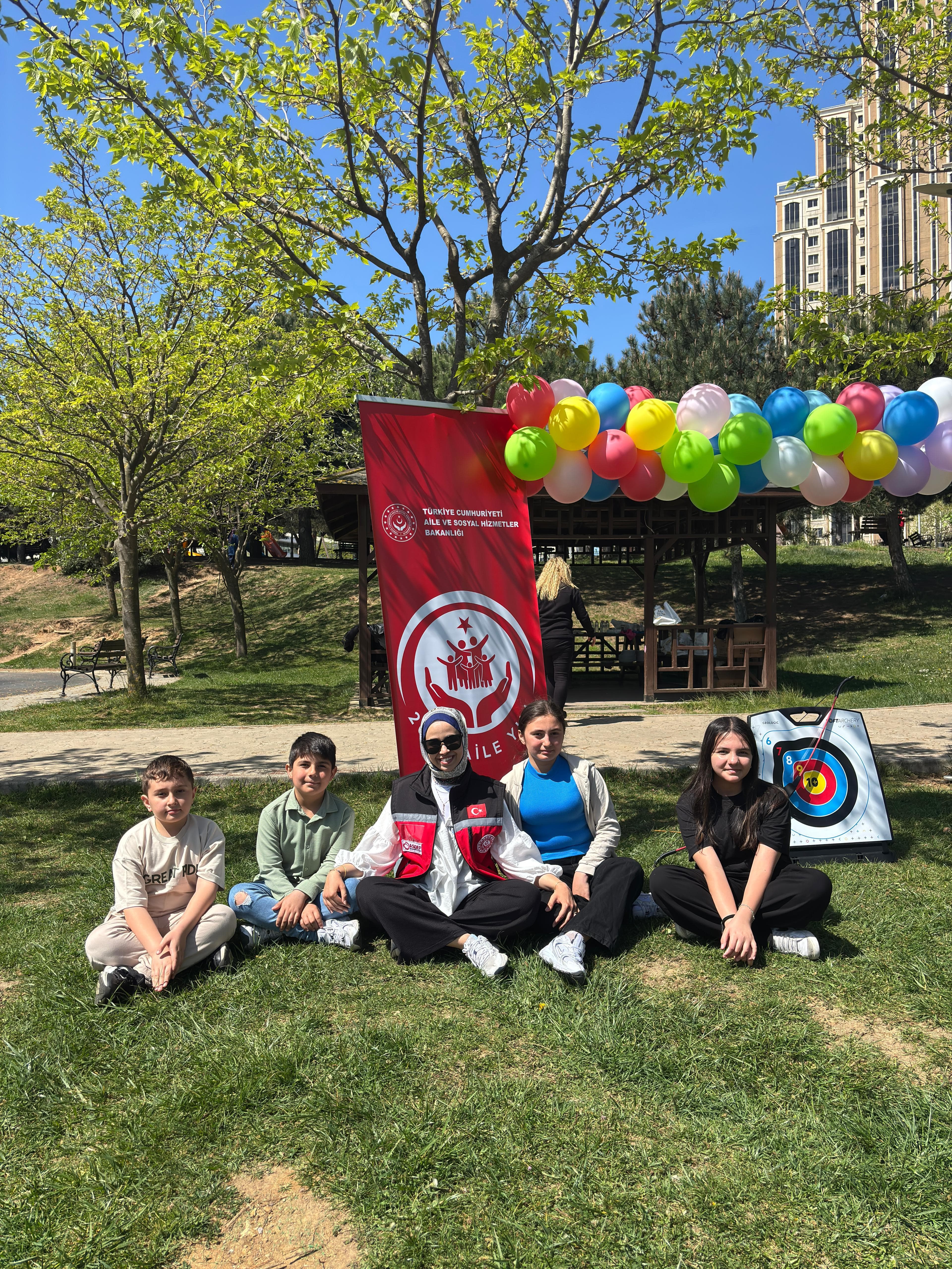 2025 Aile Yılı kapsamında "Ailemiz Neşemiz, Hayallerimiz ve Umudumuz" temasıyla Şehit Yakını ve Gazi Ailelerimizle aile şenliği düzenlenmiş olup, keyifli vakit geçirmeleri sağlanmıştır.