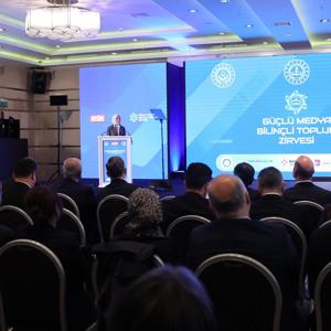 Bakanımız Mahinur Özdemir Göktaş, "Güçlü Medya, Bilinçli Toplum Zirvesi"nde konuştu - fotoğraf 3
