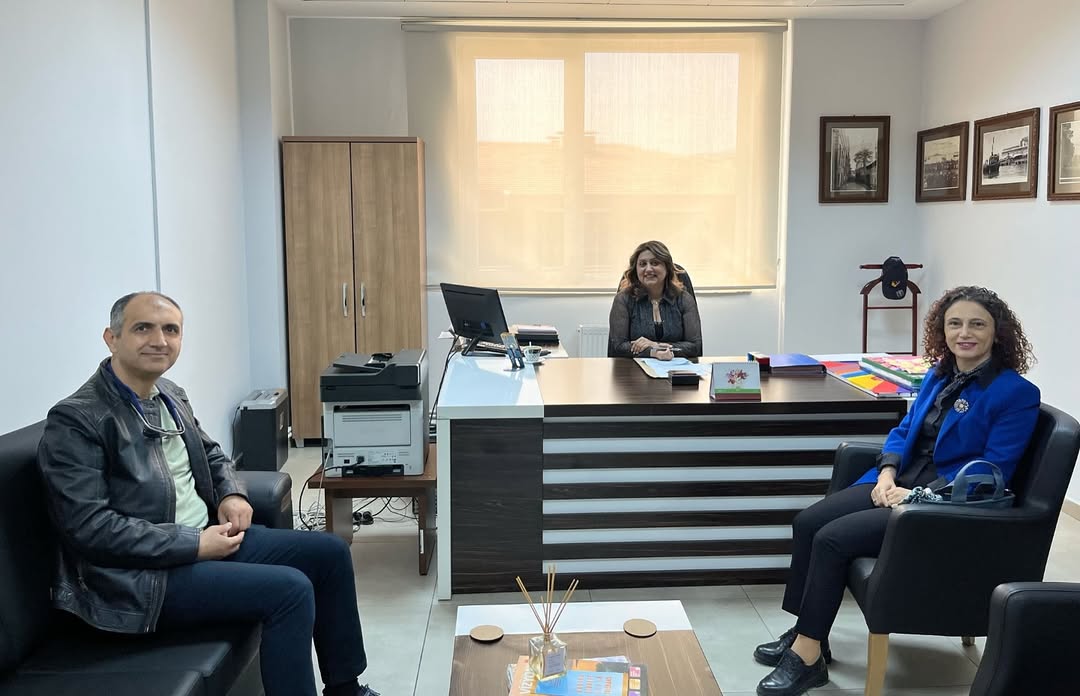 Balıkesir Üniversitesi Sağlık Bilimleri Fakültesi Hemşirelik Bölüm Başkanı Sayın Prof. Dr. Sibel KARACA SİVRİKAYA, İl Müdürümüz Sayın Emine BÖÇKÜN’ü Makamında Ziyaret Etti.