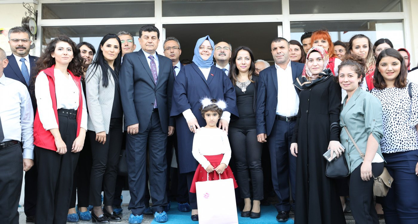 Bakan Selçuk memleketi Aydın’da açılış yaptı, temaslarda bulundu.