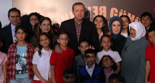 “Anneler Günü Sevgi Buluşması Başbakan Erdoğan’ın katılımı ile gerçekleştirildi.”