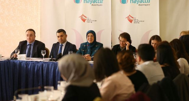 Bakan Ramazanoğlu "Kadın Hayattır" buluşmaları kapsamında basın mensuplarıyla bir araya geldi.