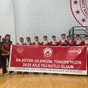 Gümüşhane’de Halk Oyunlarıyla “2025 Aile Yılı”na Güzel Bir Vurgu - fotoğraf 1