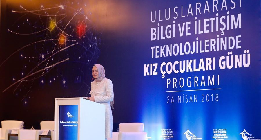 "Son 3 yılda yapılan desteklerle, mühendislik okuyan kız öğrencilerin sayısında yüzde 40'lık artış sağladık, yüzde 50'ye ulaşana kadar bu desteği arttıracağız"