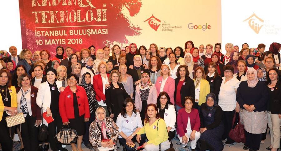 "2002 yılında yüzde 45 olan kız çocuklarımızın ortaöğretimde okullaşma oranı bugün gururla ifade edebiliriz ki yüzde 83'lere ulaşmış bulunmaktadır''