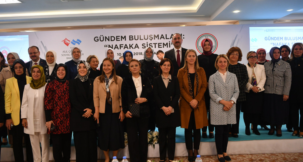 Bakanlığımız tarafından ilki düzenlenen ‘’Gündem Buluşmaları: Nafaka Sistemi" programı Bakanımız Selçuk ve Adalet Bakanı Gül’ün katılımlarıyla yapıldı.