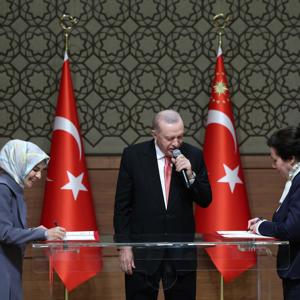 Aile ve Sosyal Hizmetler Bakanlığı ile Kamu Görevlileri Etik Kurulu arasında "Etik Eğitimi ve Etik Eğiticisi Yetiştirilmesi İşbirliği Protokolü" imzalandı - fotoğraf 4