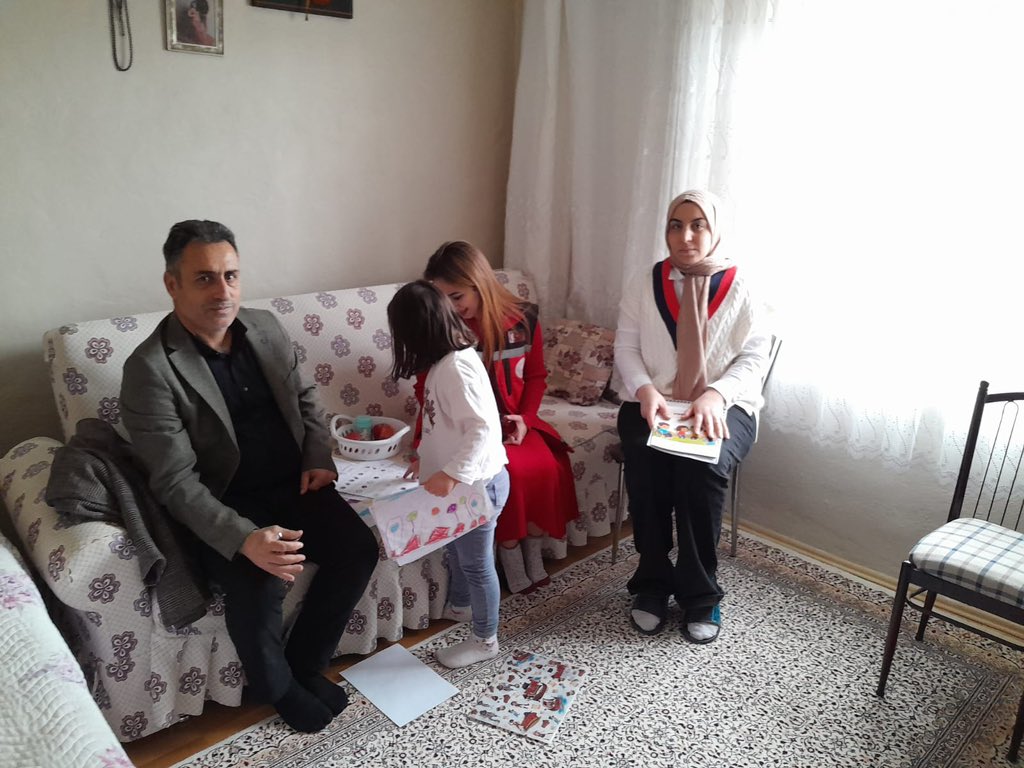 6 Şubat 2023 tarihinde Kahramanmaraş merkezli yaşanan depremlerden sonra ilimize yerleşen depremzede ailemiz, Aile ve Sosyal Hizmetler İl Müdürlüğümüzce ziyaret edilmiştir