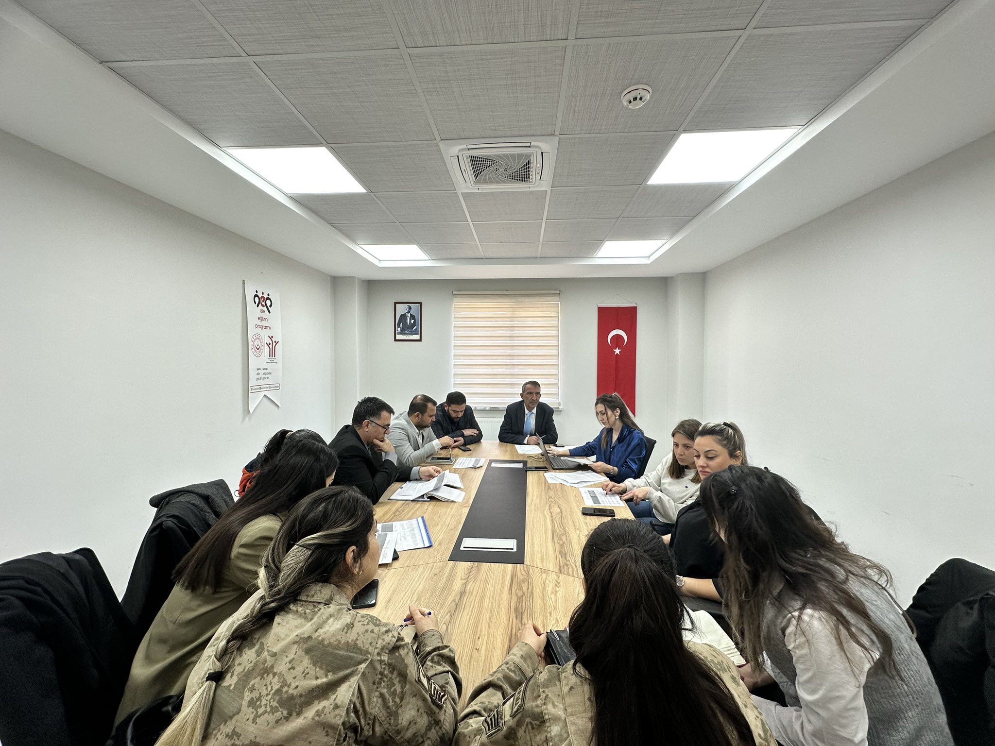 Ailenin Korunması ve Güçlendirilmesi Vizyon Belgesi ve Eylem Planı kapsamında oluşturulan İl Teknik Kurulunun ikinci toplantısı gerçekleştirilmiştir. 