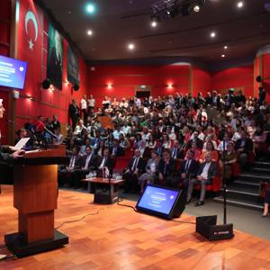 Bakanımız Göktaş "Disiplinlerarası Bir Yaklaşımla Ailenin Halleri Sempozyumu"nda konuştu - fotoğraf 4