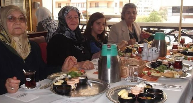 Şehit Yakınları ve Gaziler Dairesi Başkanlığı Anneler Gününde Şehit Annelerine Özel, Kahvaltı Programı Düzenledi.