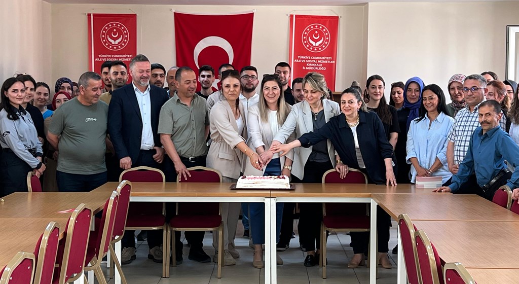 İl Müdürümüz Sayın Çiğdem AÇIKYILDIZ KAZEL, Kurban Bayramı dolayısıyla çalışma arkadaşlarımızla bir araya geldi.