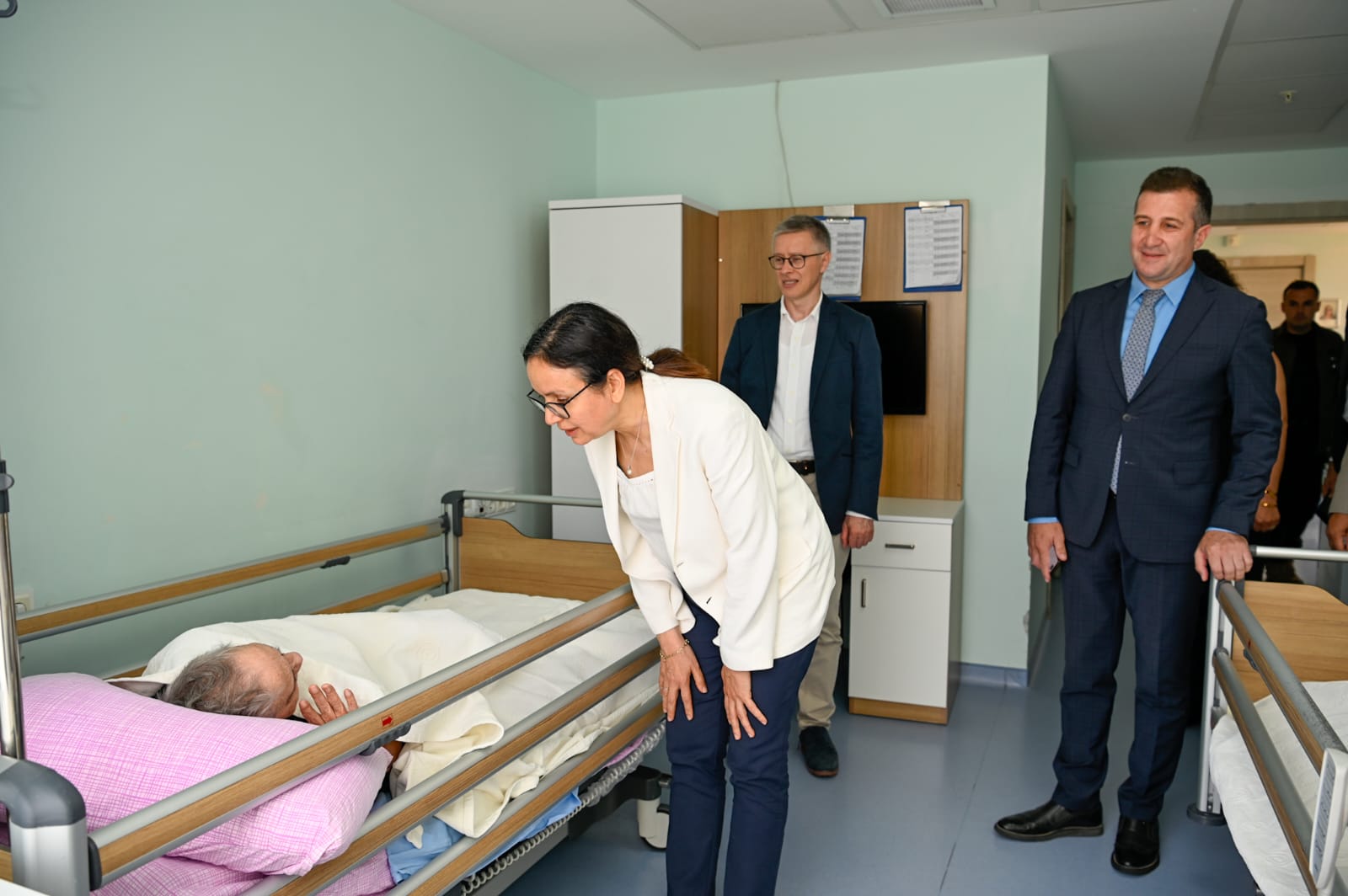Valimiz Dr. Hülya Kaya ve İl Müdürümüz Arif Laçin Kurban Bayramı Vesilesiyle Yalova Huzurevi Yaşlı Bakım ve Rehabilitasyon Merkezi’nde hizmet alan kıymetli büyüklerimizi  Ziyaret Etti