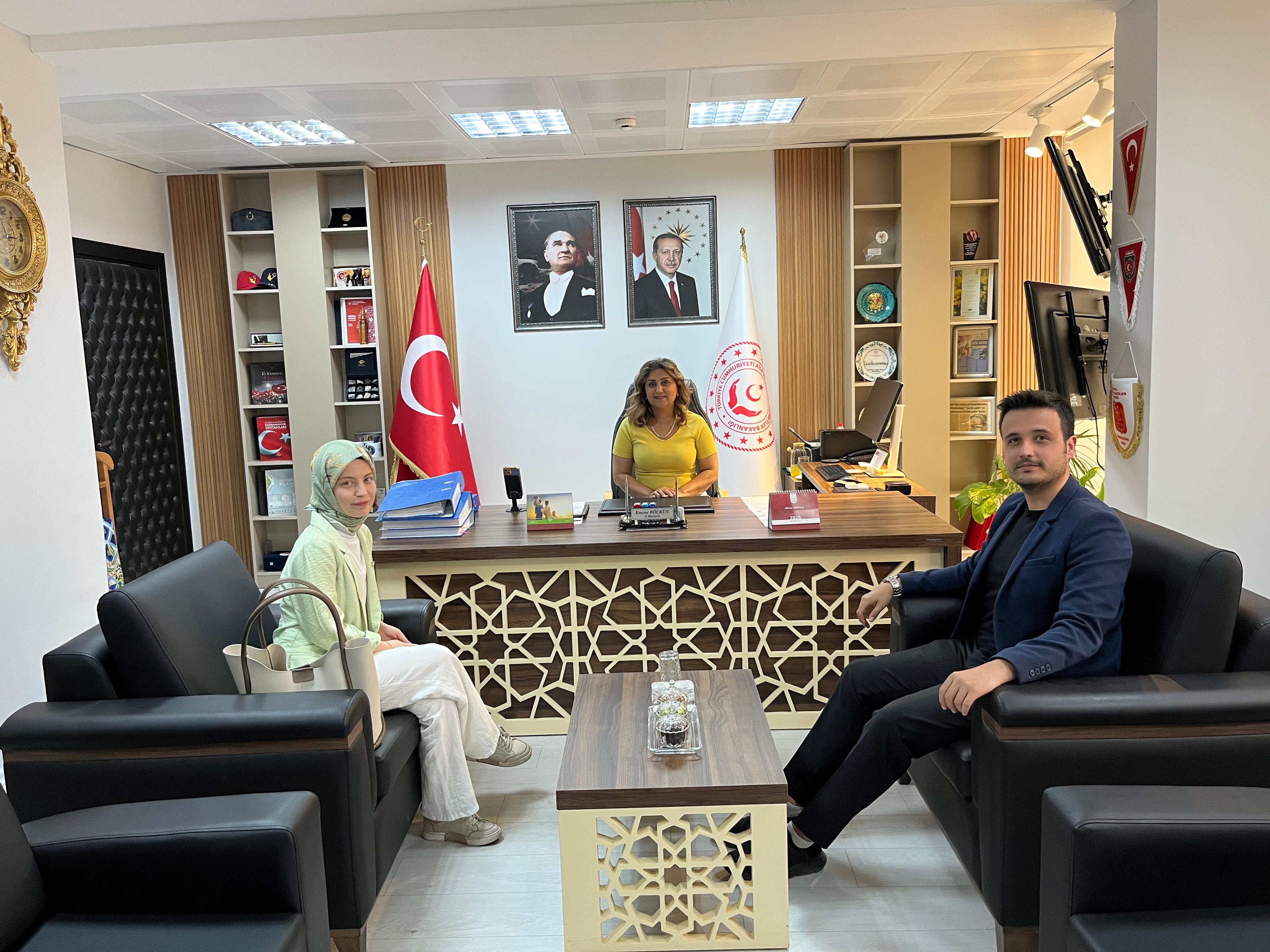 2025 #AileYılı kapsamında; Avukat Sayın Oğuz ÇETİN, İl Müdürümüz Sayın Emine BÖÇKÜN’ü Makamında Ziyaret Etti. 