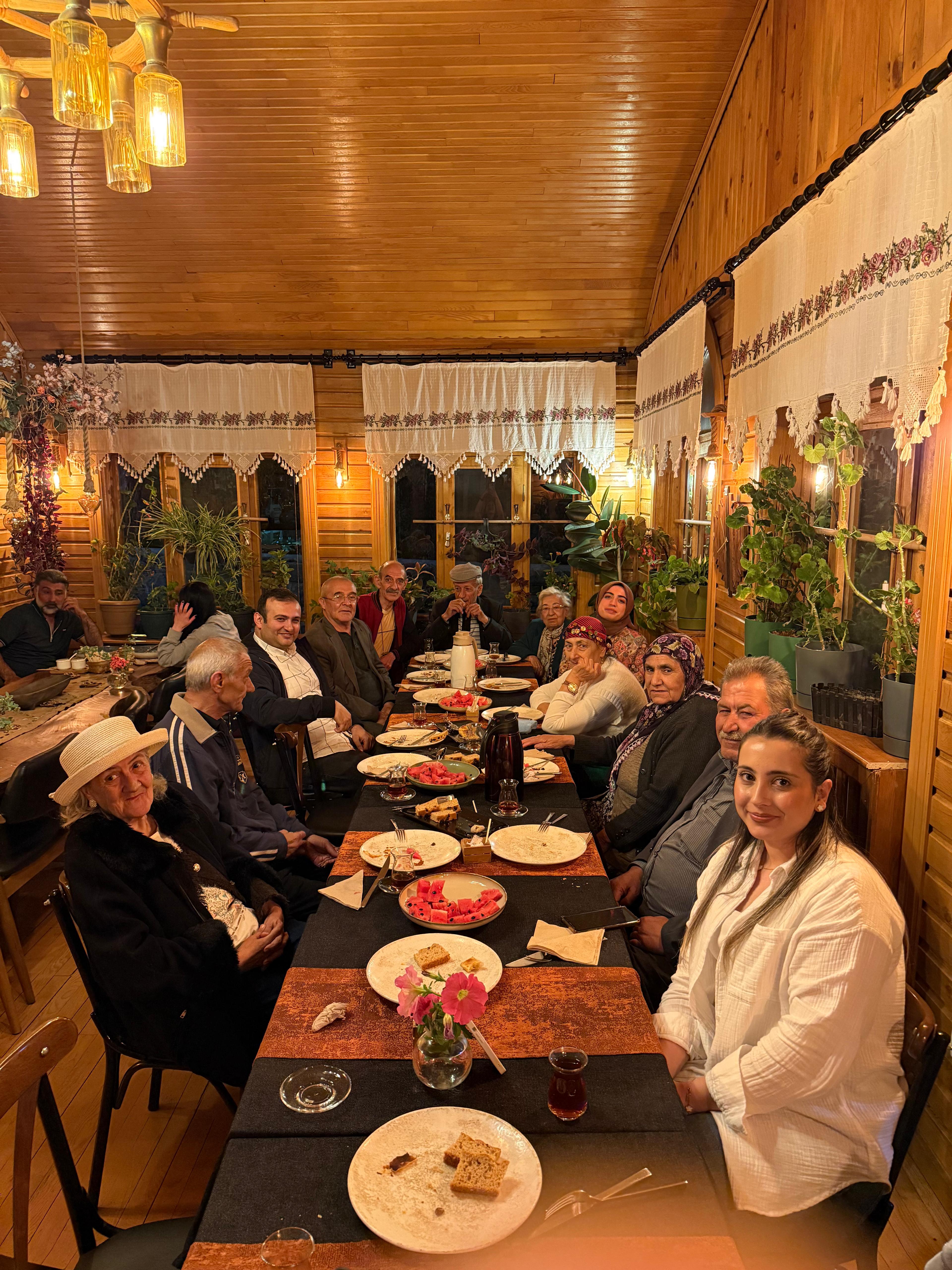 Biz Büyük Bir Aileyiz