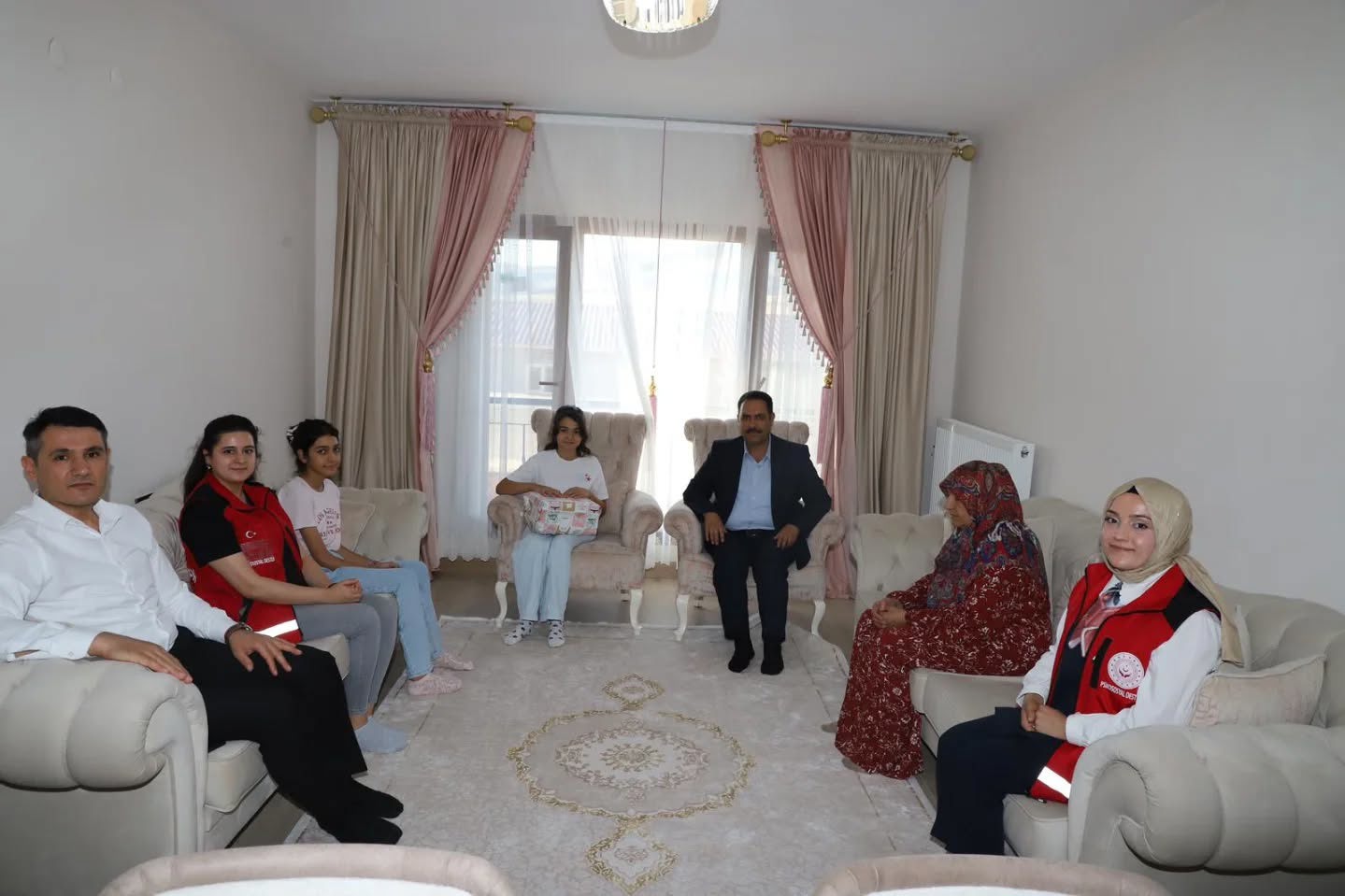 30 Haziran Koruyucu Aile Günü’nde Doğum Günü Olan Kıymetli Kızımızın Gününü Birlikte Kutladık - fotoğraf 2