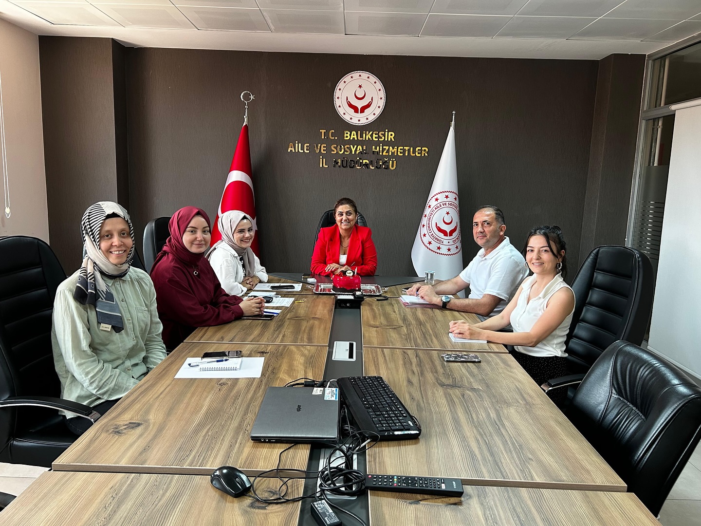 2025 #AileYılı kapsamında; İl Müdürümüz Sayın Emine BÖÇKÜN başkanlığında ve Aile-Toplum Birimindeki Çalışma Arkadaşlarımızın Katılımıyla Verimli Bir Toplantı Gerçekleştirdik