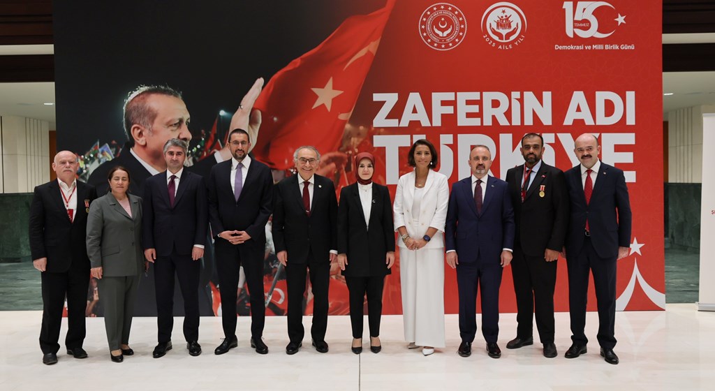 Bakanımız Göktaş, "Zaferin Adı Türkiye Büyük Ailem Türkiyem: 15 Temmuz Paneli ve Sergisi"nin açılışına katıldı