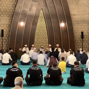 15 Temmuz Demokrasi ve Millî Birlik Günü Anma Etkinlikleri Kapsamında Meydan Cami'nde Dualar Ettik - fotoğraf 2