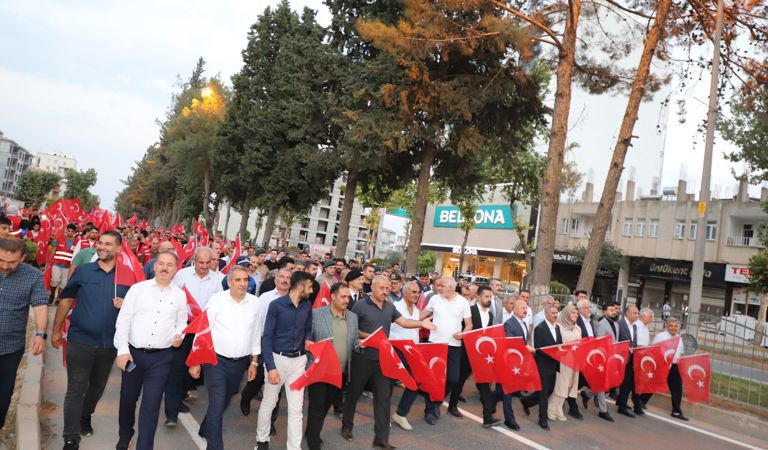 Tek yürek, tek millet, tek bayrak, tek vatan!