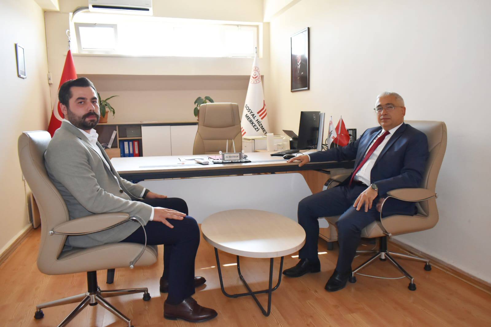 İl Müdürümüz Faruk Uysal, mesaisine Nilüfer Sosyal Hizmet Merkezi personelimizle bir araya gelerek başladı