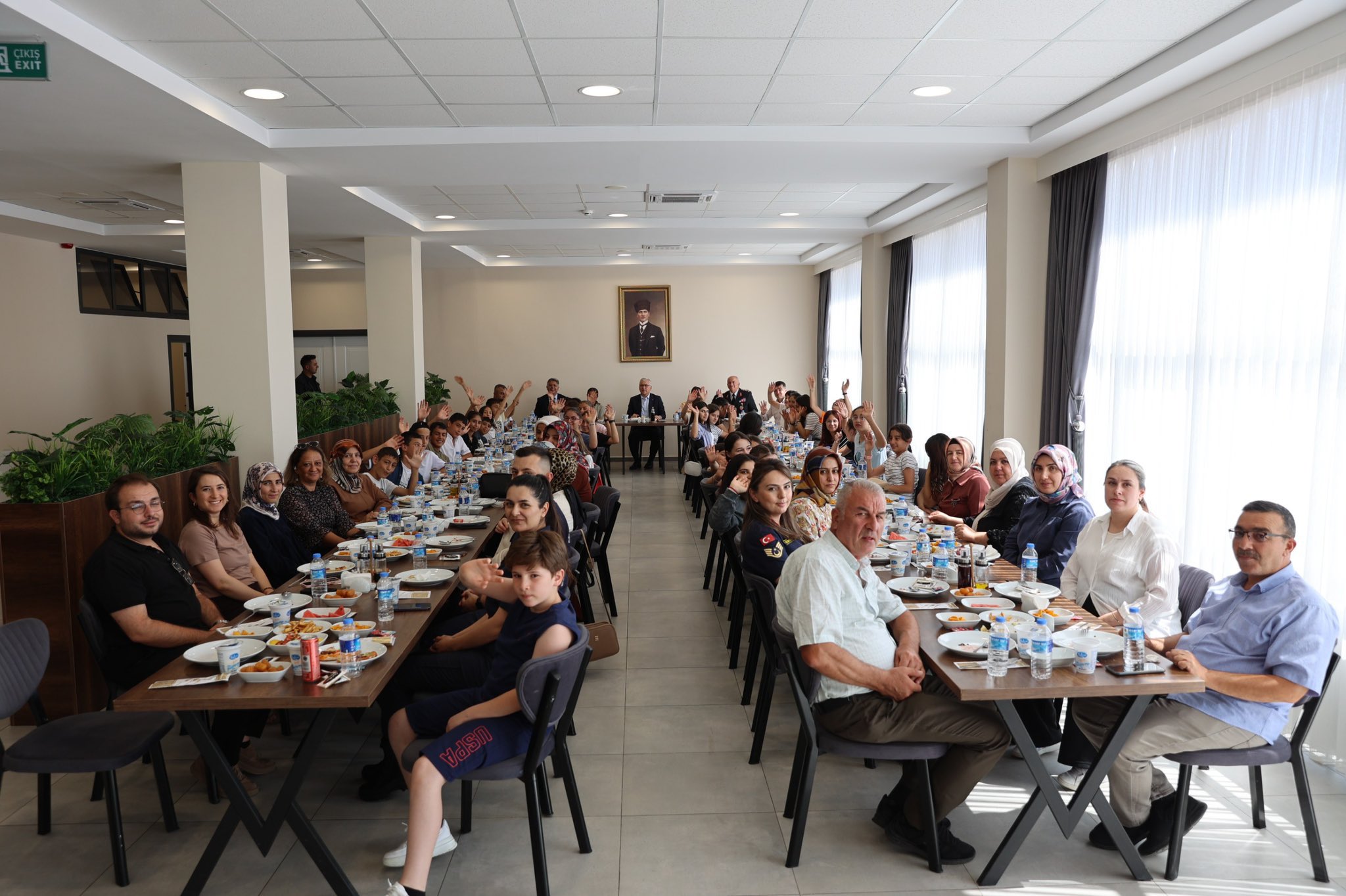 İl Jandarma Komutanlığı tarafından, Çocuk Evleri Koordinasyon Merkezi Müdürlüğünde koruma ve bakım altında bulunan 38 çocuğumuz için özel bir etkinlik düzenlendi.