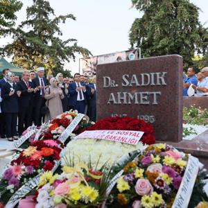 Bakanımız Göktaş, Batı Trakya'da  Dr. Sadık Ahmet'in  vefatının 30. yıl dönümünde düzenlenen anma törenine katıldı - fotoğraf 3