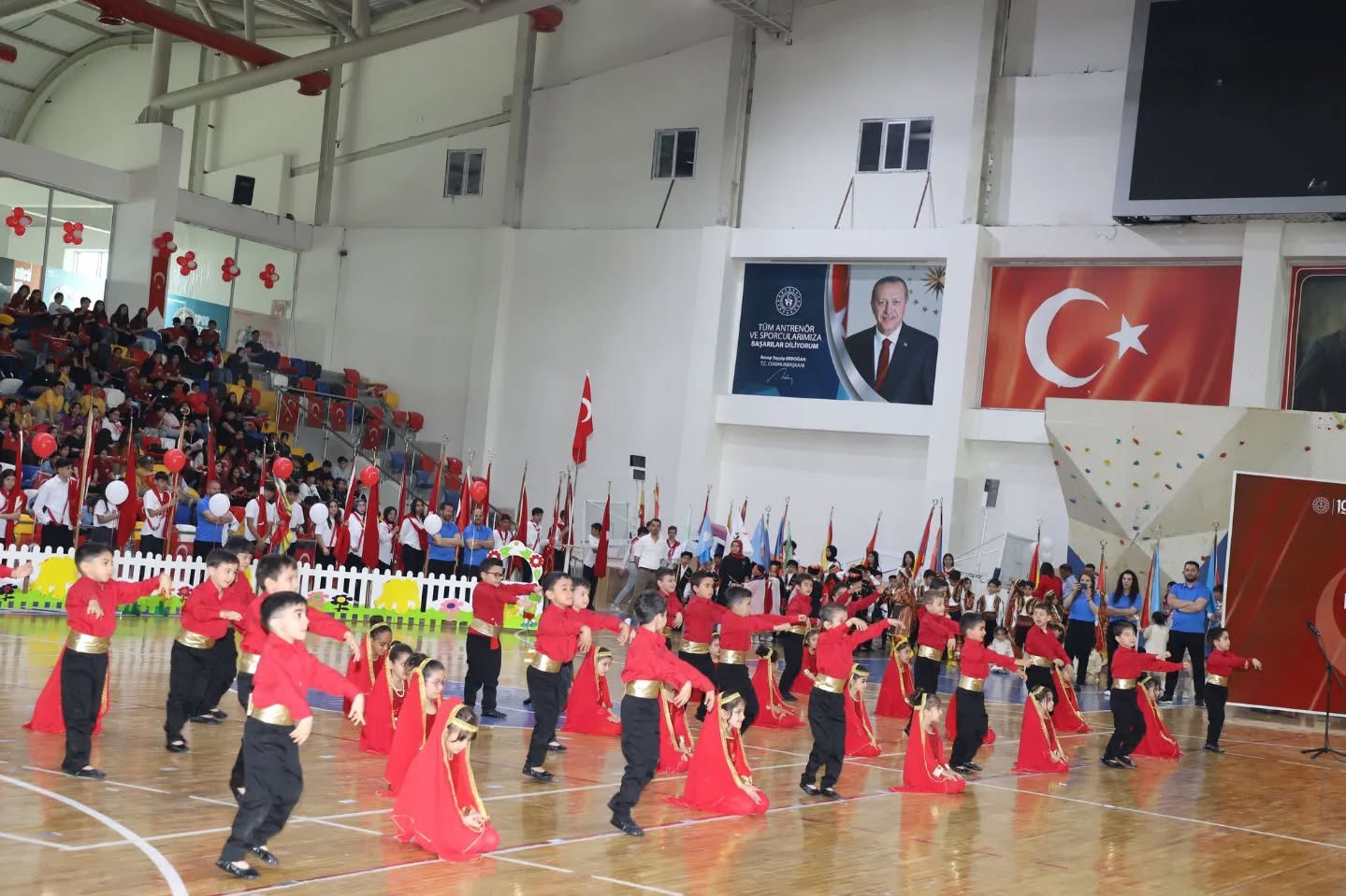 23 Nisan Ulusal Egemenlik ve Çocuk Bayramı Programına Katılım Sağladık - fotoğraf 14