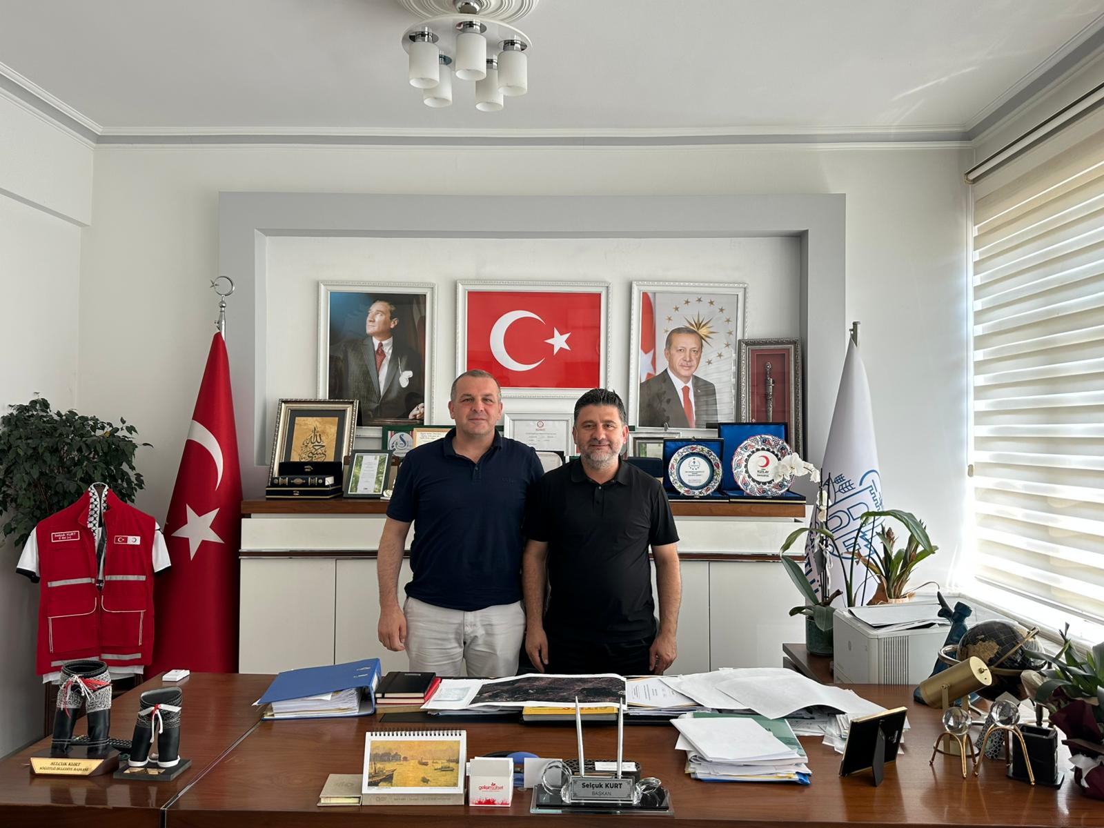 Sakarya Aile ve Sosyal Hizmetler İl Müdürümüz Sn. Mehmet UÇAR, Söğütlü Belediye Başkanı Sn. Selçuk KURT’u makamında ziyaret etti.