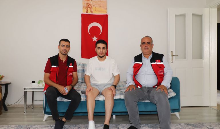 Kahraman Gazimiz Piyade Sözleşmeli Er Serkan Bereket’i Hanesinde Ziyaret Ettik