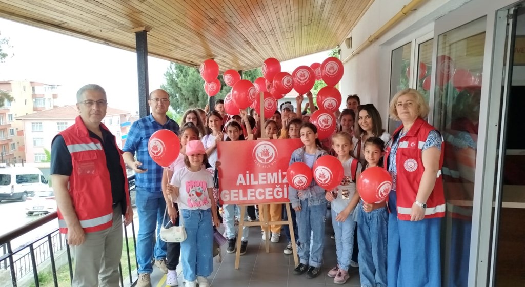 Öğrencilerden Sosyal Hizmet Merkezlerine ziyaret