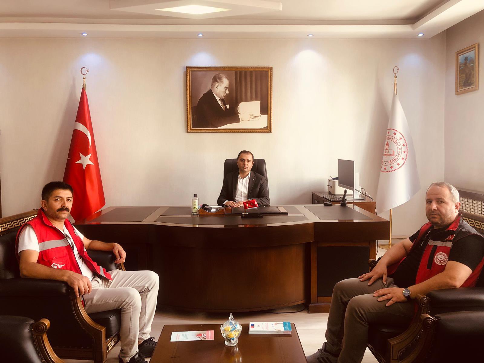 Yüksekova’da Koruyucu Aile Tanıtım Broşürleri Asıldı